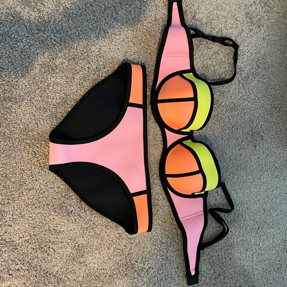 TRIANGL bikini - Picture 2 of 4